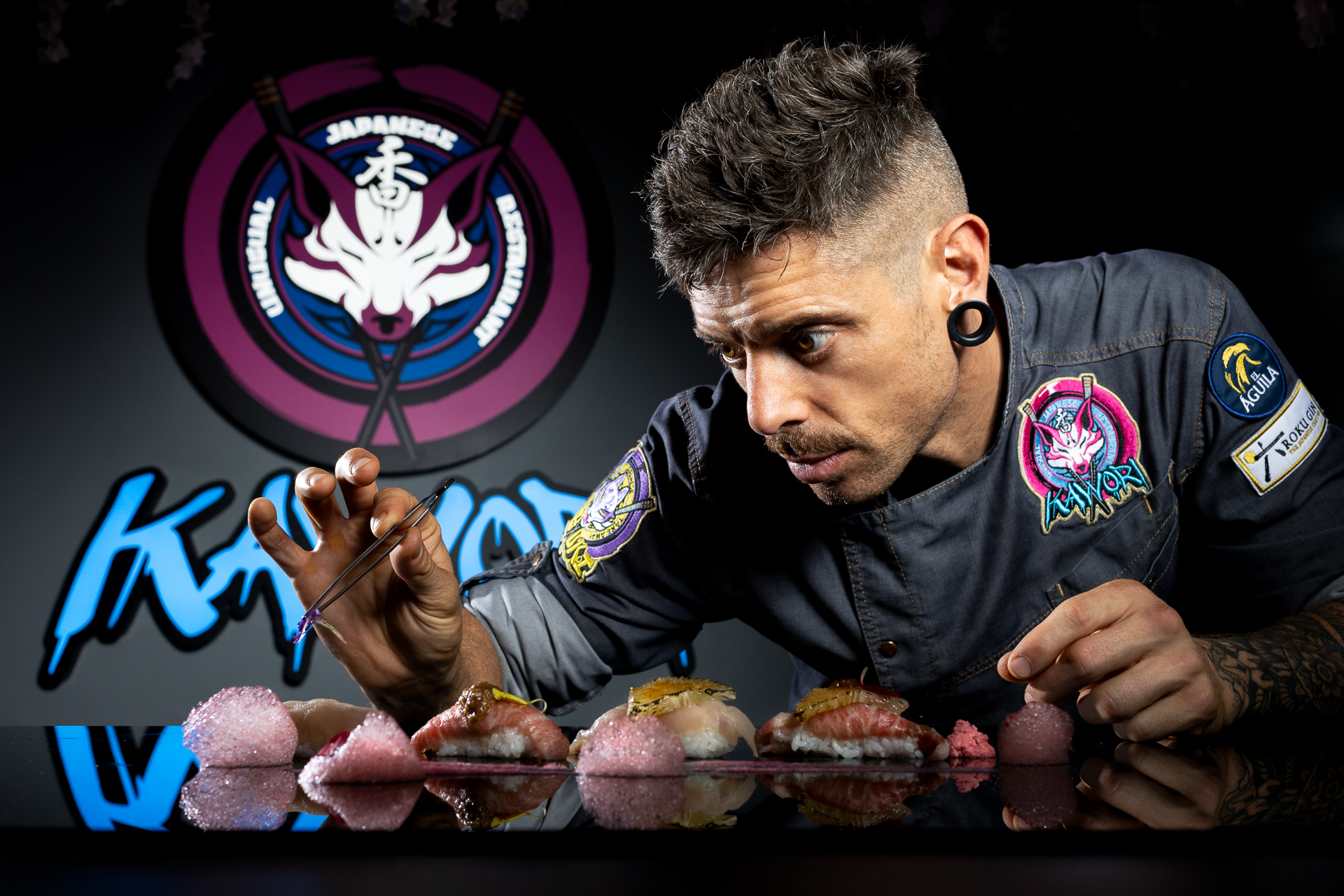 Alberto González preparando nigiris